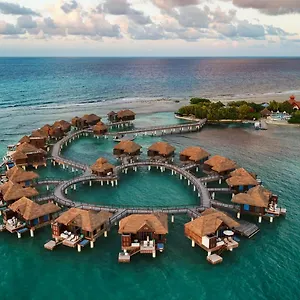 Resort Sandals Royal Caribbean & Private Island - Couples Only *****