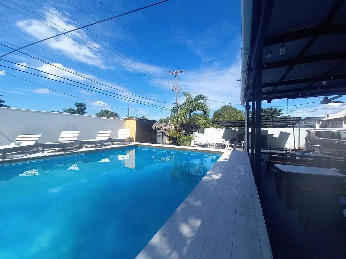 Labrish Guest House Kingston