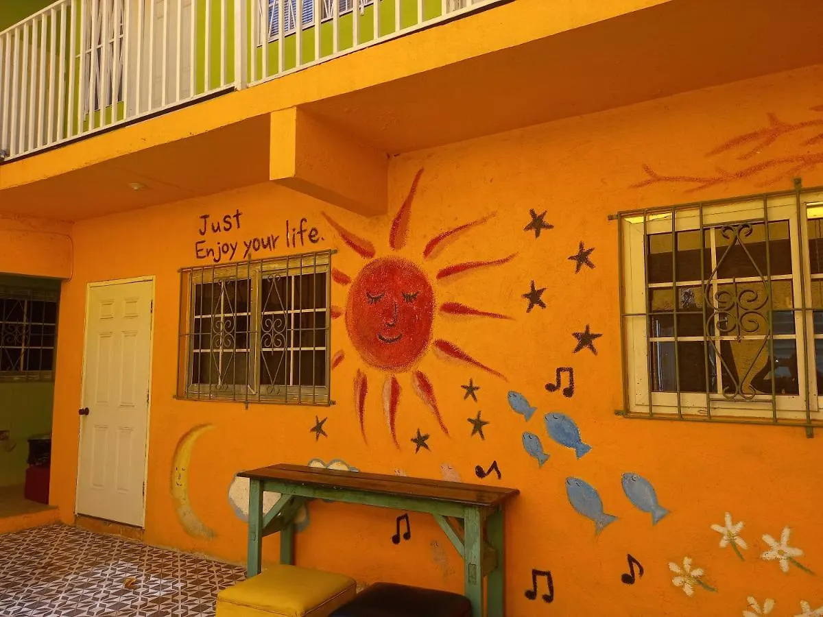 Labrish Guest House Kingston